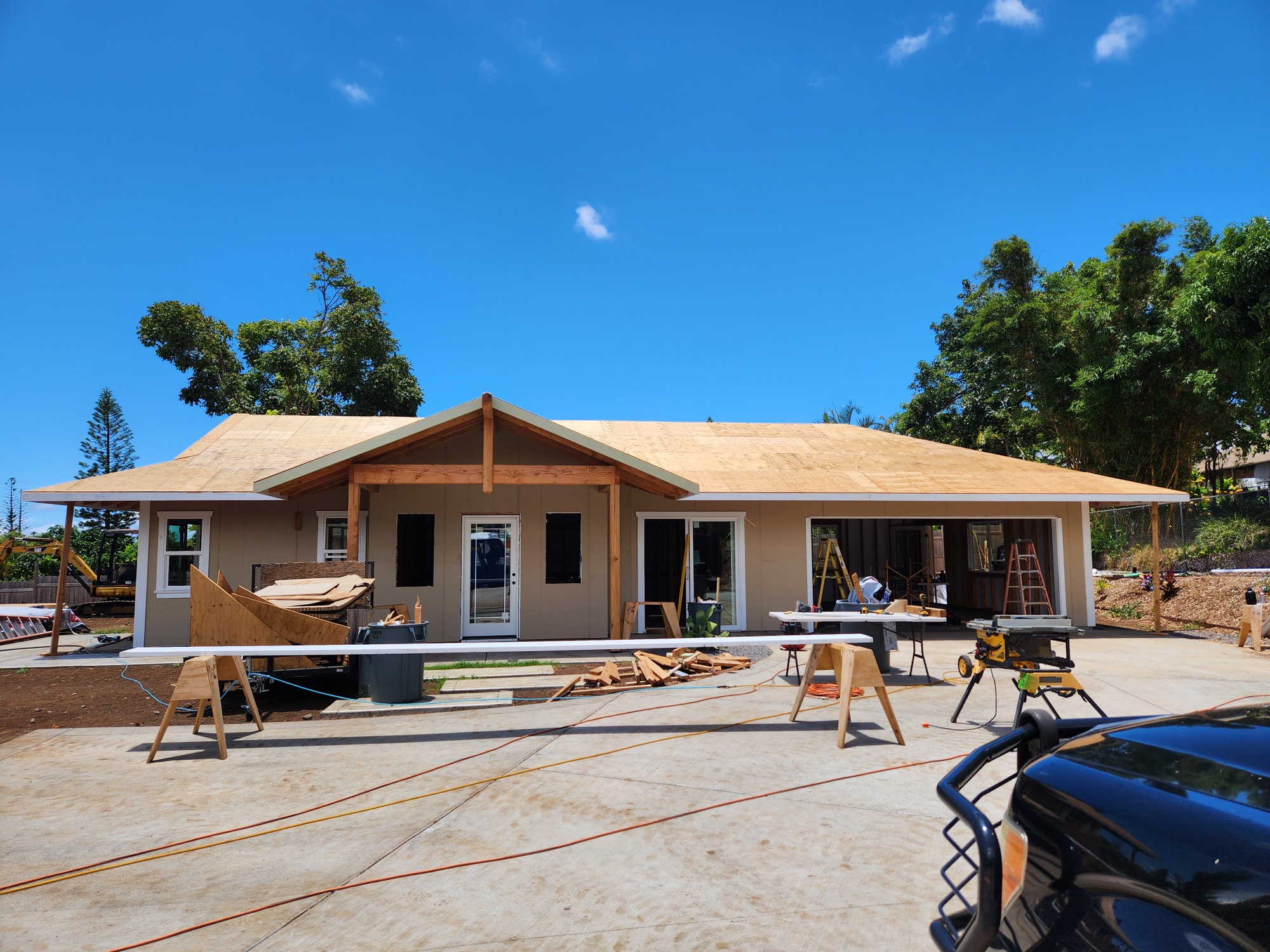 Residential
                roofing project in Maui