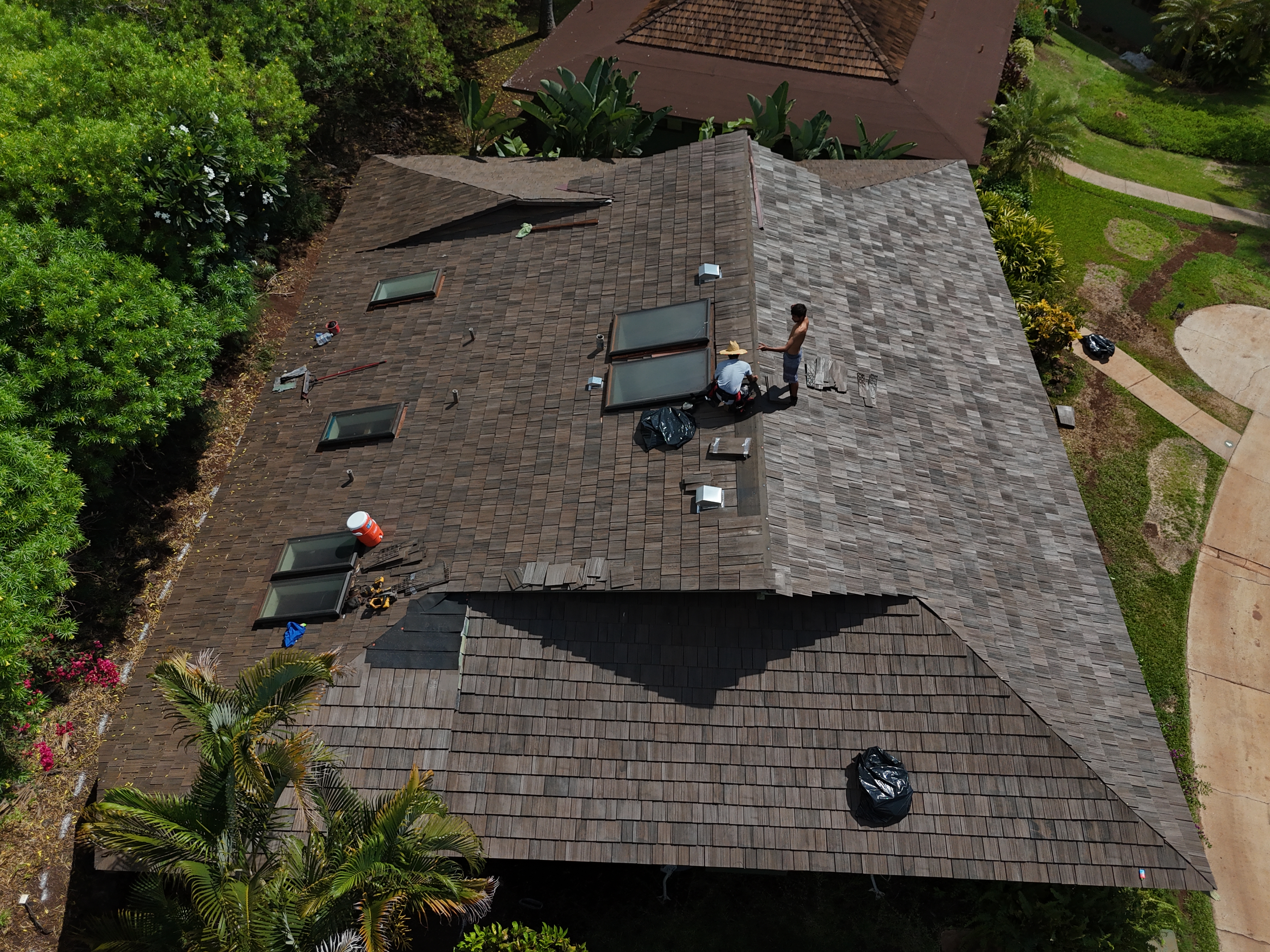 Roof repair
                work in Maui